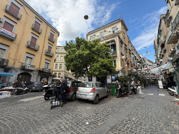 appartamento in vendita a Napoli in zona Stella