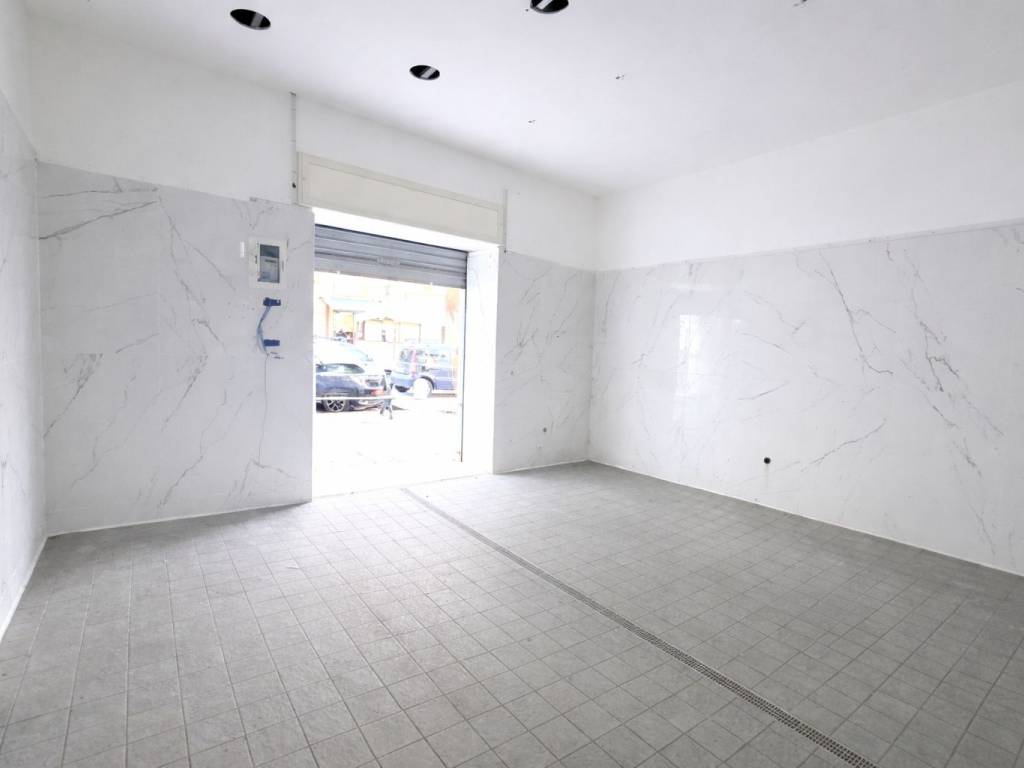negozio in vendita a Napoli in zona Ponticelli