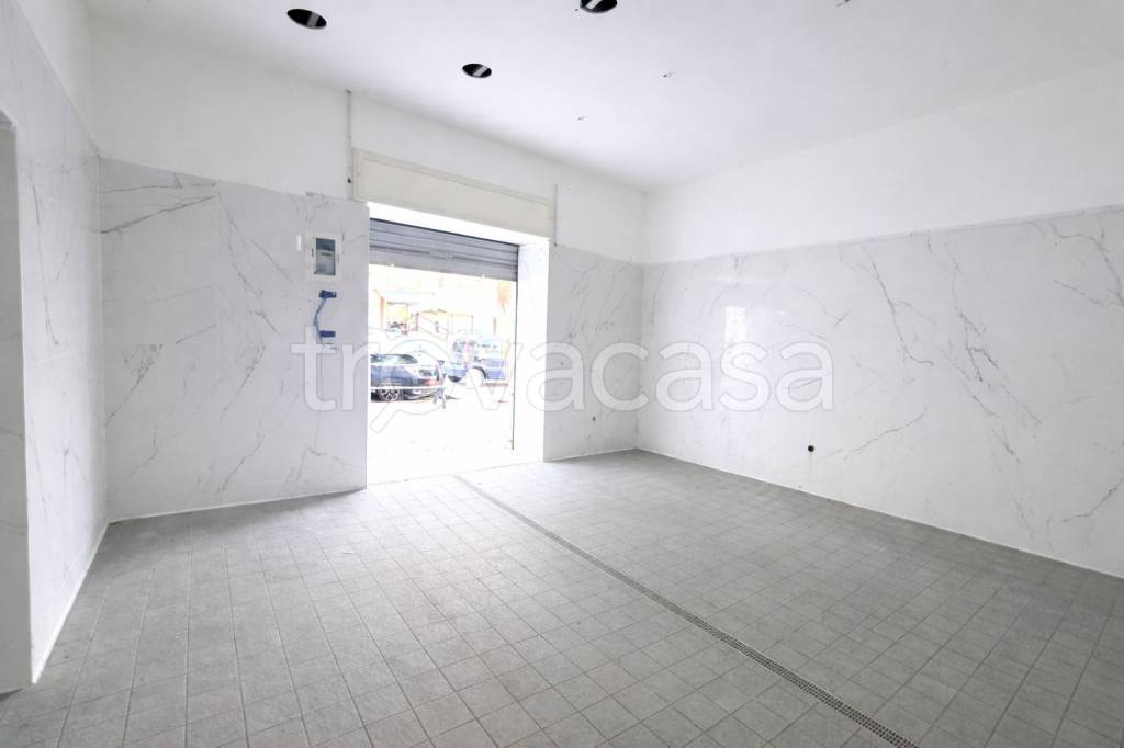 negozio in vendita a Napoli in zona Ponticelli