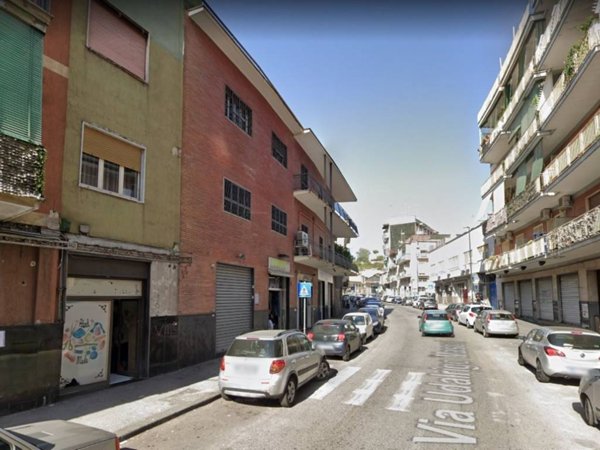 negozio in vendita a Napoli in zona Capodimonte / Colli Aminei