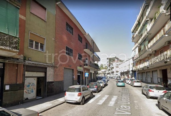 negozio in vendita a Napoli in zona Capodichino