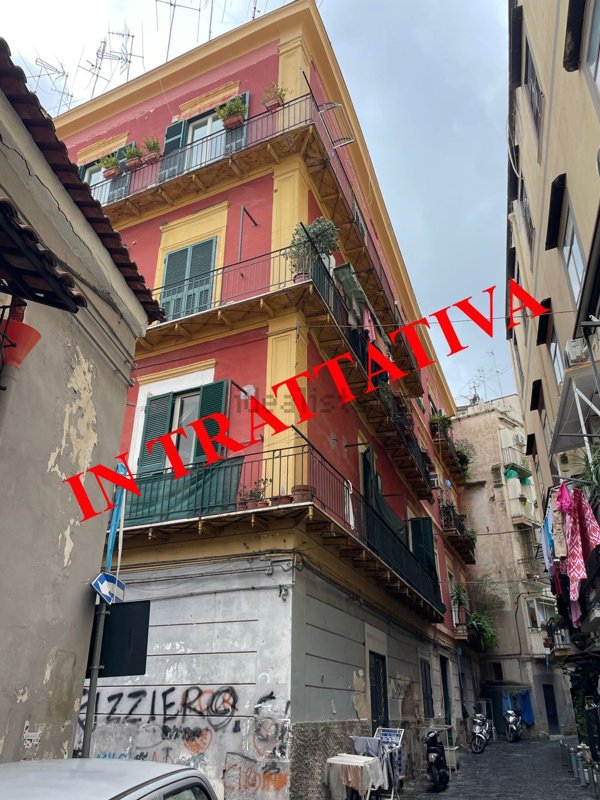 appartamento in vendita a Napoli in zona Chiaia