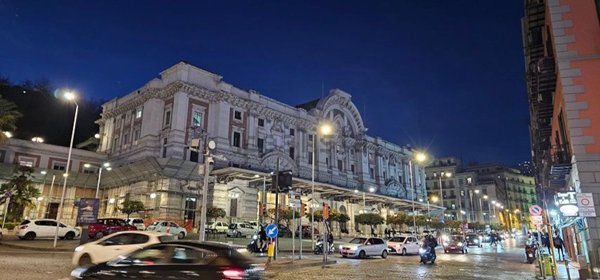 appartamento in vendita a Napoli in zona Chiaia