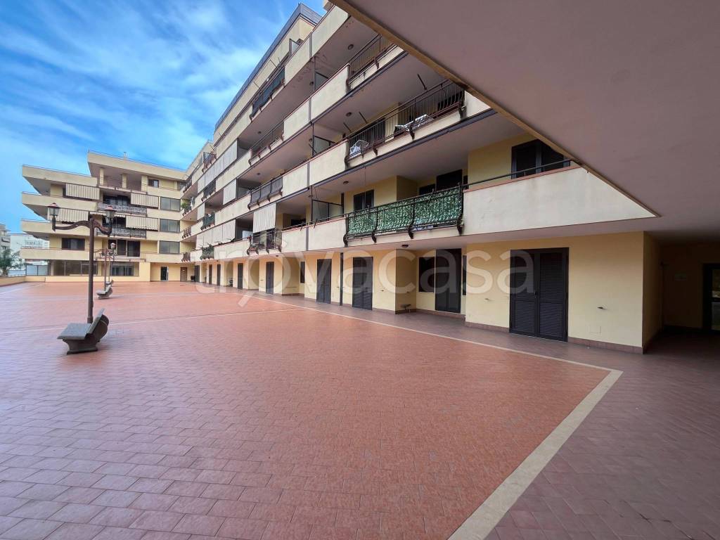 ufficio in vendita a Napoli in zona Ponticelli