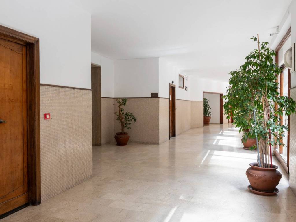 appartamento in vendita a Napoli in zona Chiaia