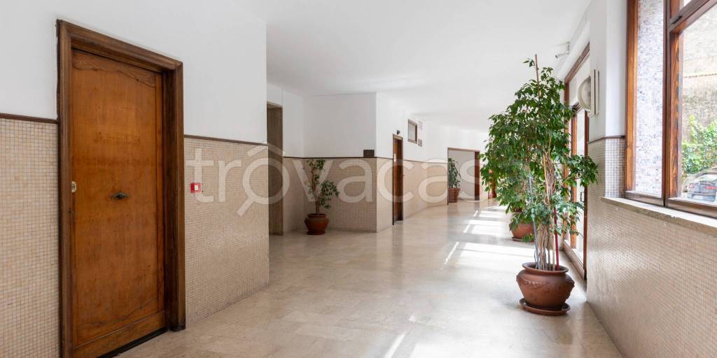 appartamento in vendita a Napoli in zona Chiaia