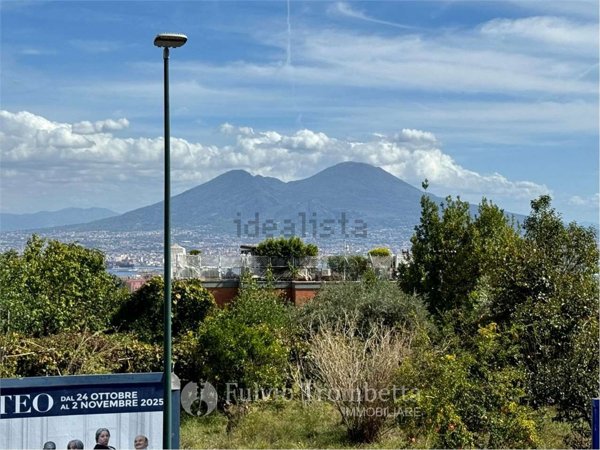 appartamento in vendita a Napoli in zona Posillipo