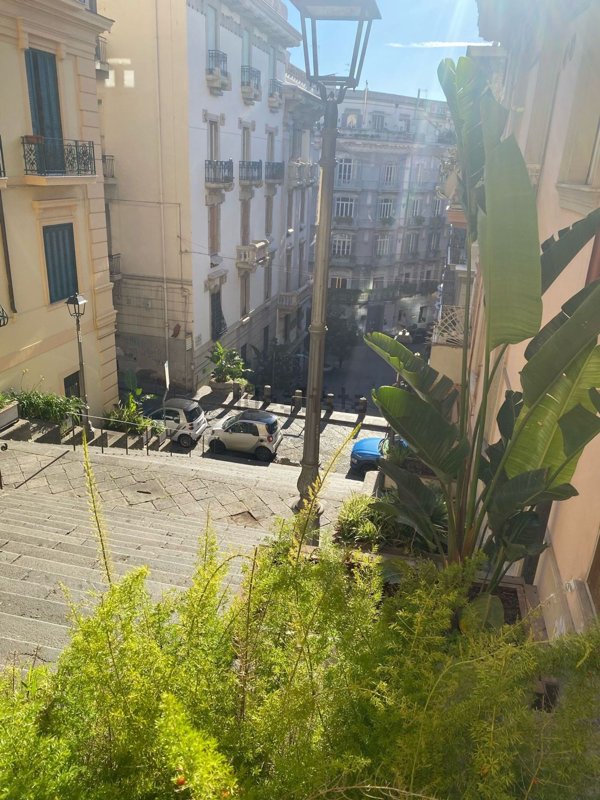appartamento in vendita a Napoli in zona Chiaia