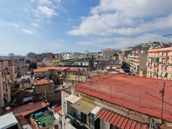 appartamento in vendita a Napoli in zona San Carlo all'Arena