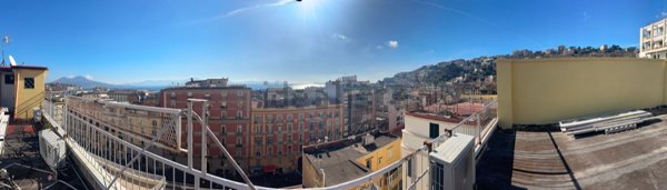 appartamento in vendita a Napoli in zona Chiaia