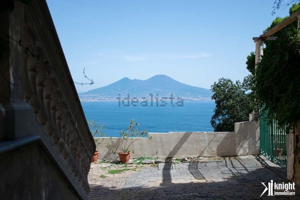 appartamento in vendita a Napoli in zona Posillipo