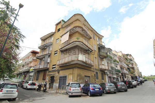 appartamento in vendita a Napoli in zona San Carlo all'Arena