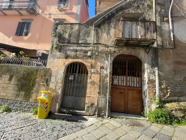 appartamento in vendita a Napoli in zona San Carlo all'Arena