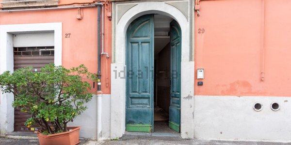 appartamento in vendita a Napoli in zona Chiaia