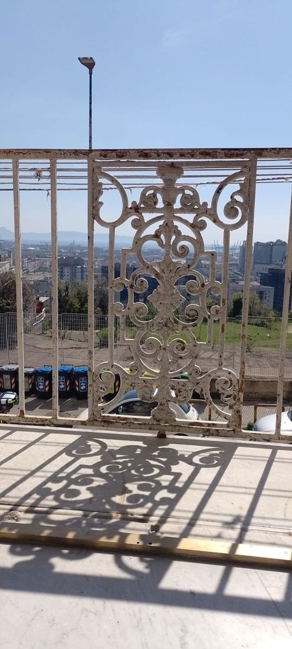 appartamento in vendita a Napoli in zona San Carlo all'Arena