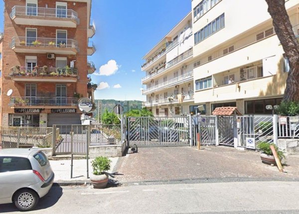 appartamento in vendita a Napoli in zona Chiaia