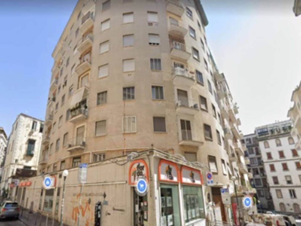 ufficio in vendita a Napoli in zona Chiaia