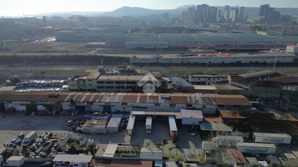 capannone in vendita a Napoli in zona Barra