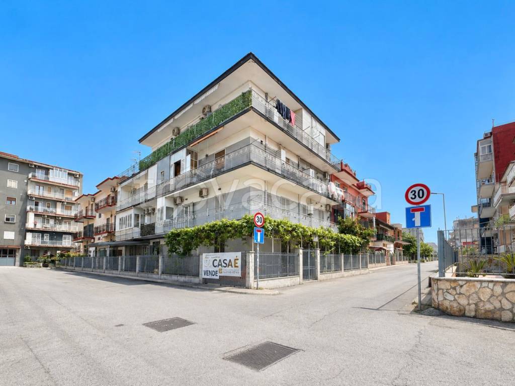 appartamento in vendita a Napoli in zona Pianura