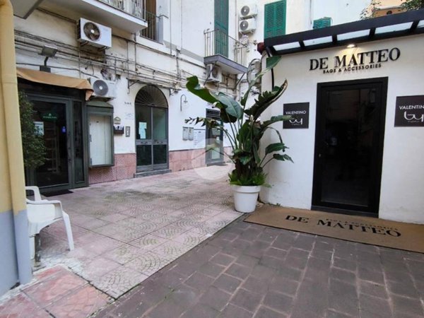 negozio in vendita a Napoli in zona Vomero