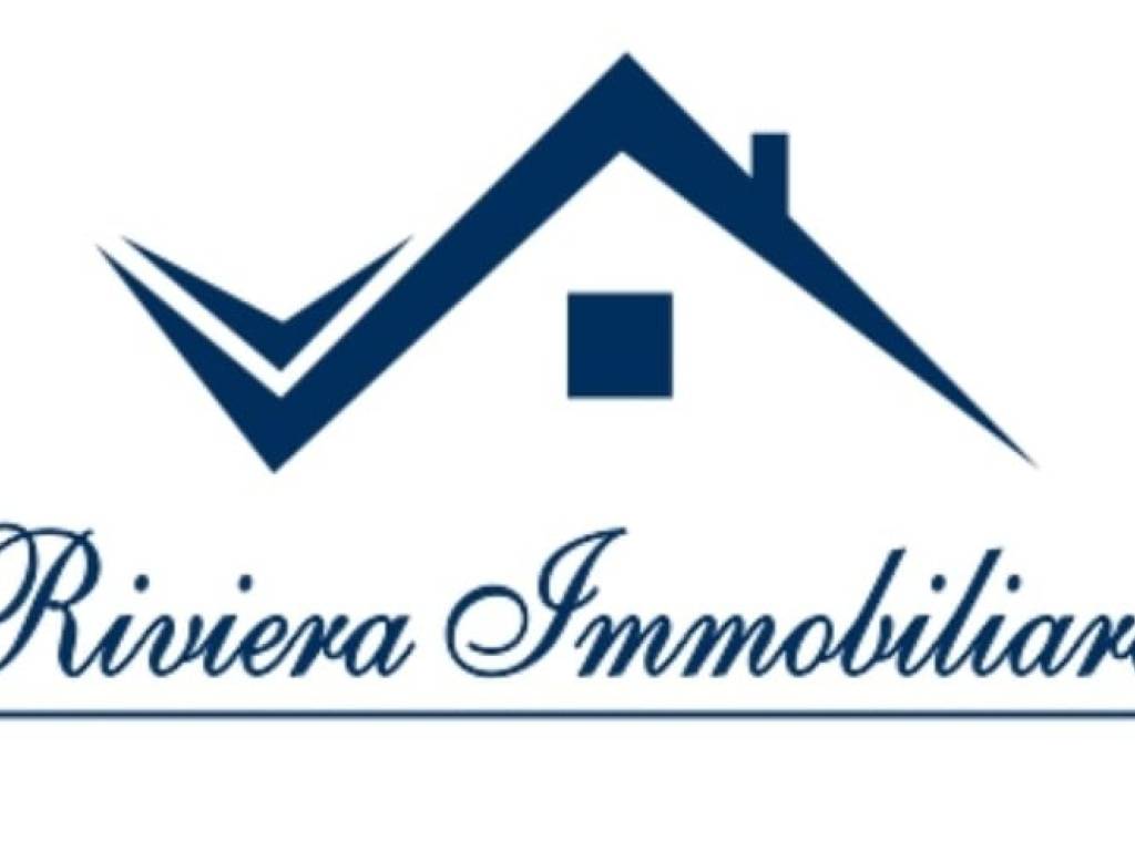 appartamento in vendita a Napoli in zona Chiaia