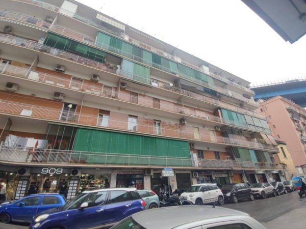 appartamento in vendita a Napoli in zona San Carlo all'Arena