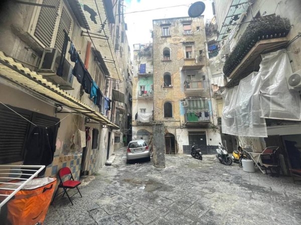 appartamento in vendita a Napoli in zona Pendino / San Giuseppe