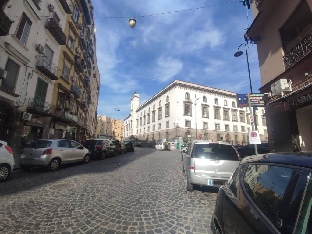 negozio in vendita a Napoli in zona San Lorenzo