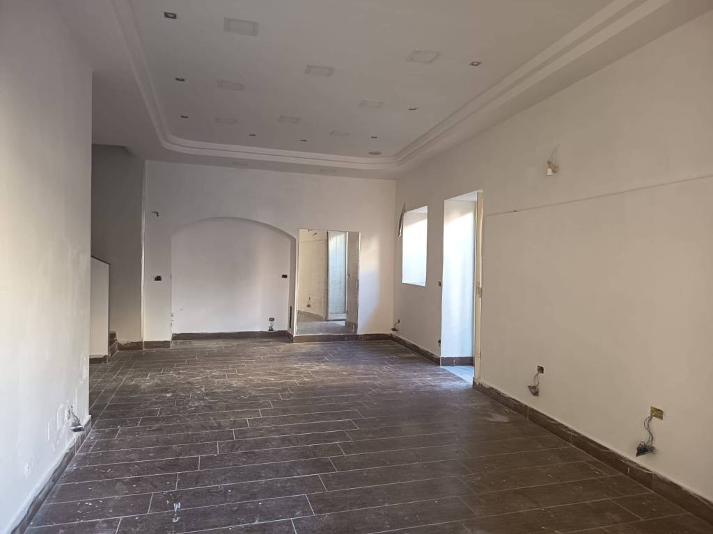 negozio in vendita a Napoli in zona Arenella