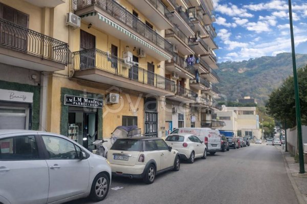 negozio in vendita a Napoli in zona Pianura