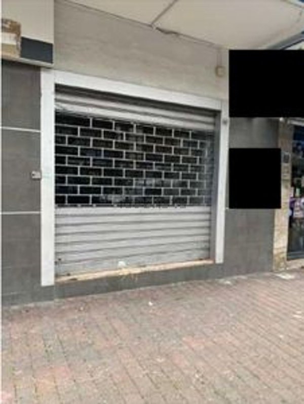 locale commerciale in vendita a Napoli in zona Soccavo
