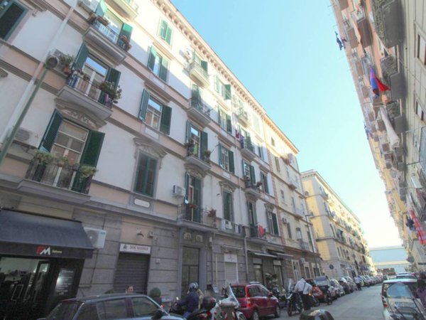 appartamento in vendita a Napoli in zona San Carlo all'Arena