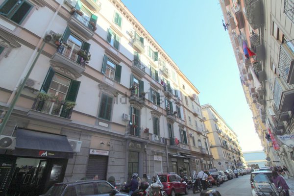 appartamento in vendita a Napoli in zona San Carlo all'Arena