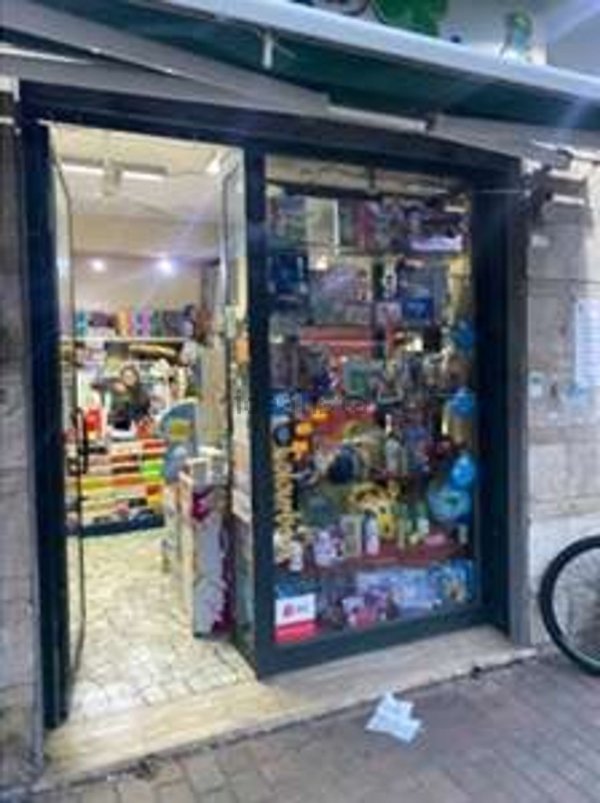 locale commerciale in vendita a Napoli in zona Soccavo