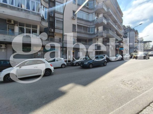 locale commerciale in vendita a Napoli in zona Camaldoli