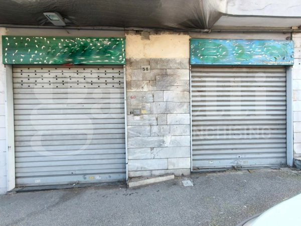 locale commerciale in vendita a Napoli