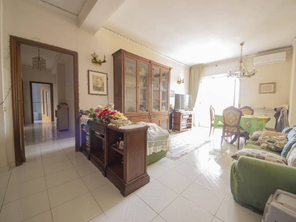 appartamento in vendita a Napoli in zona Poggioreale