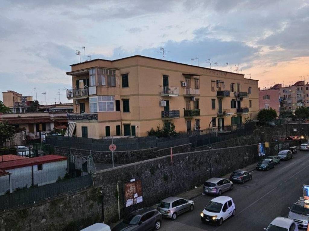 appartamento in vendita a Napoli in zona Barra