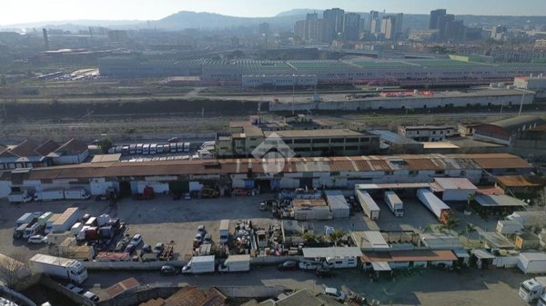 capannone in vendita a Napoli in zona Barra