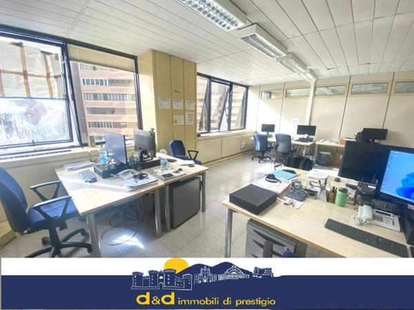 ufficio in vendita a Napoli in zona Poggioreale