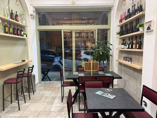 negozio in vendita a Napoli in zona Vomero