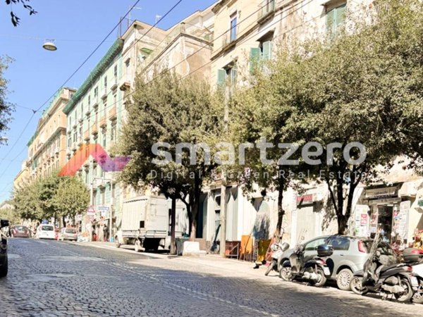 locale commerciale in vendita a Napoli