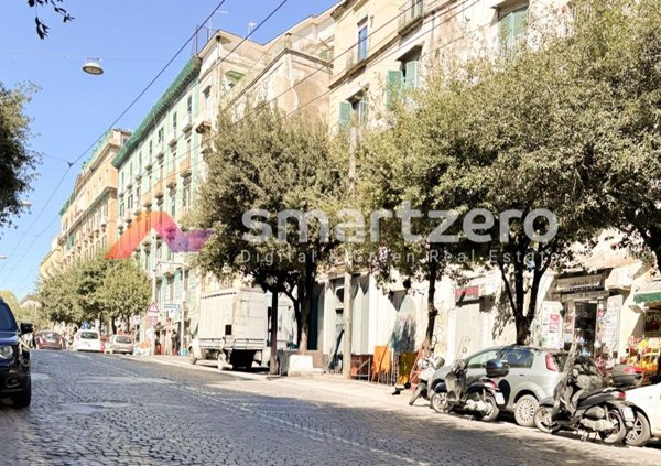 locale di sgombero in vendita a Napoli