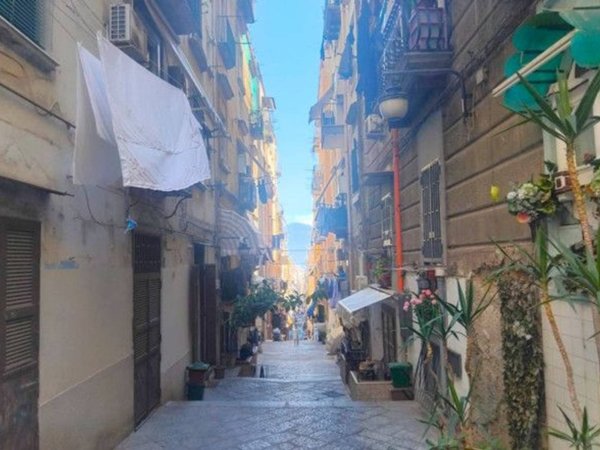 appartamento in vendita a Napoli in zona Stella