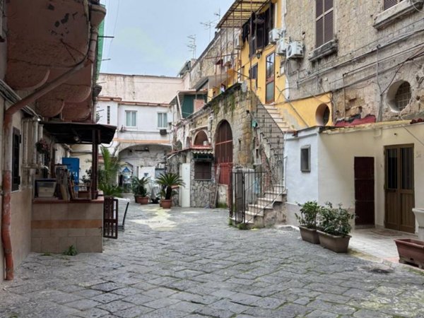 appartamento in vendita a Napoli in zona Barra