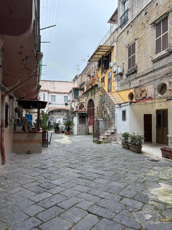 appartamento in vendita a Napoli in zona Barra
