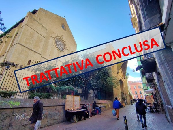 appartamento in vendita a Napoli in zona Chiaia