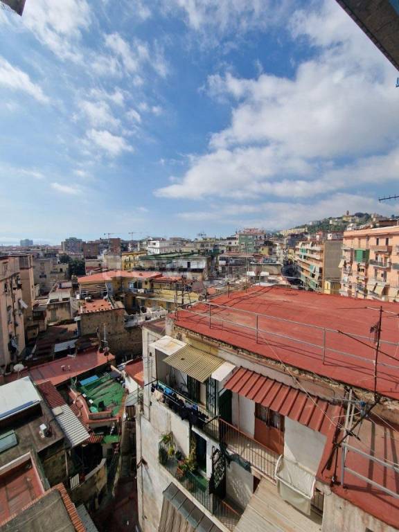 appartamento in vendita a Napoli in zona San Carlo all'Arena