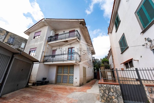 casa indipendente in vendita a Napoli in zona Camaldoli