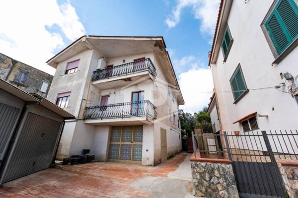 casa indipendente in vendita a Napoli in zona Camaldoli